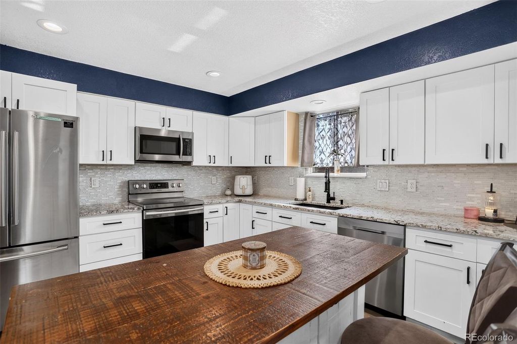 Image 9 of property listing at 10026 Westside Circle, Littleton, CO 80125