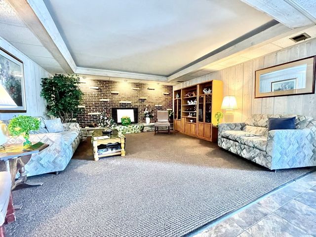 200 Deborah Lane 17A, Wheeling, IL 60090