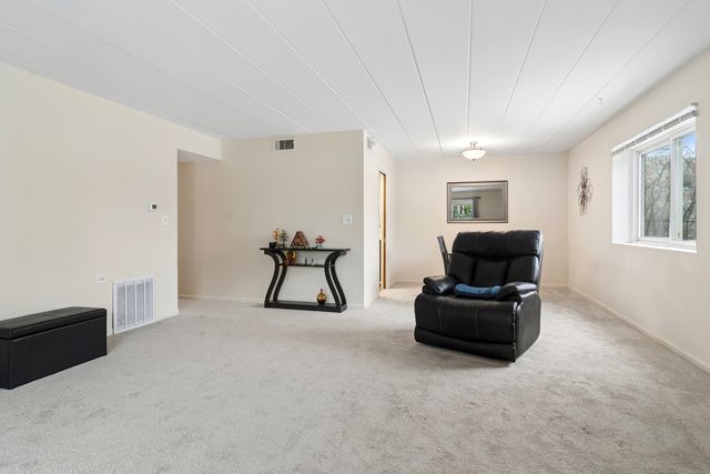 200 Deborah Lane 17A, Wheeling, IL 60090