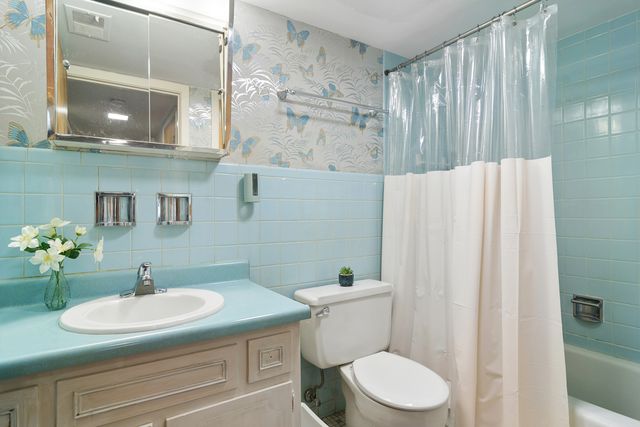 200 Deborah Lane 17A, Wheeling, IL 60090