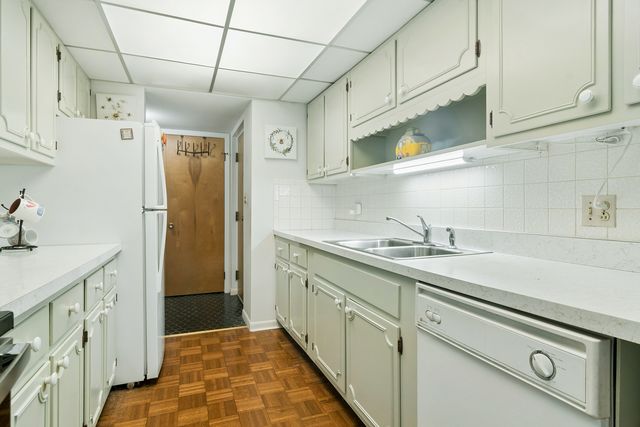 200 Deborah Lane 17A, Wheeling, IL 60090