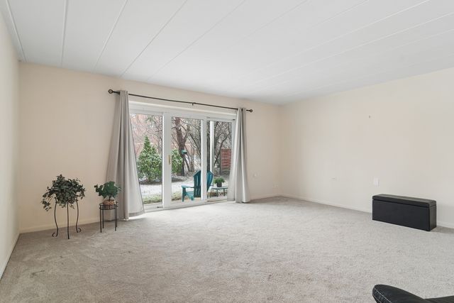 200 Deborah Lane 17A, Wheeling, IL 60090