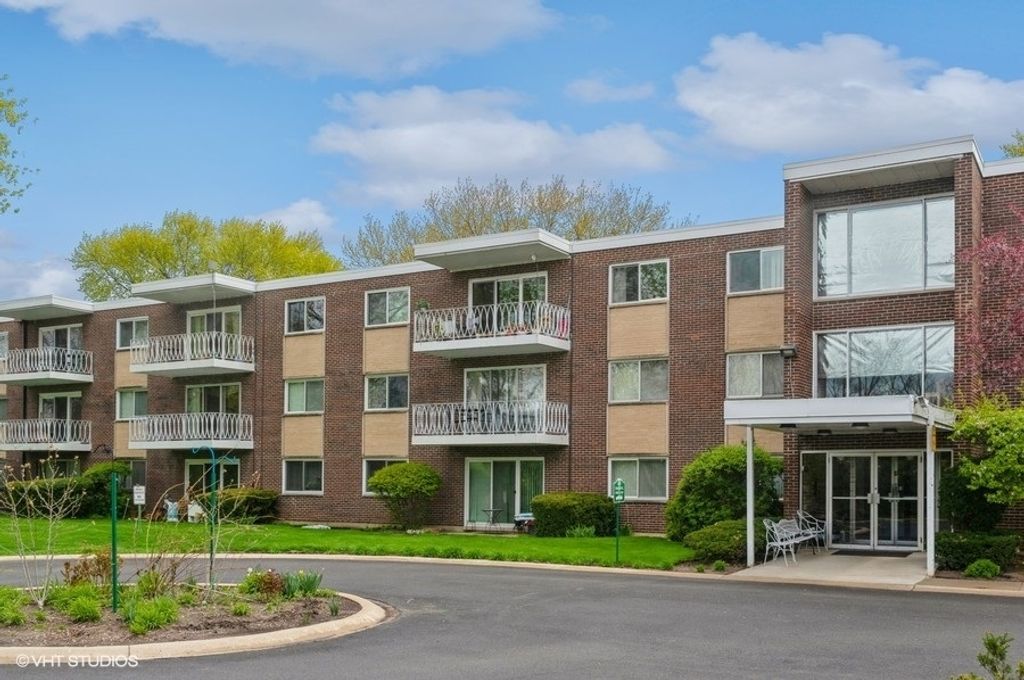 200 Deborah Lane 17A, Wheeling, IL 60090