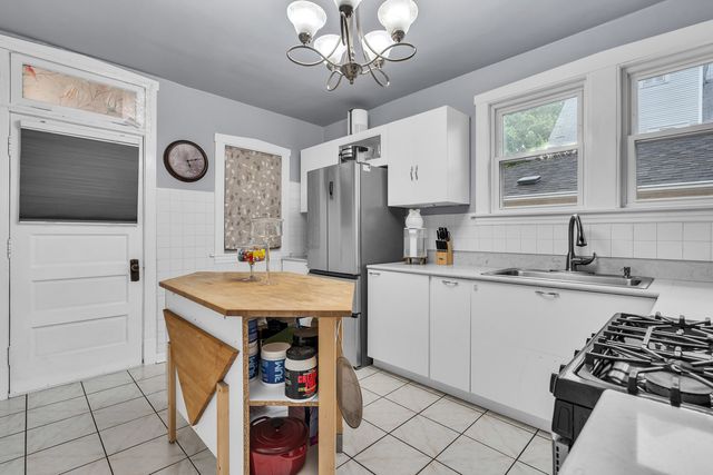 4526 N Mobile Avenue, Chicago, IL 60630