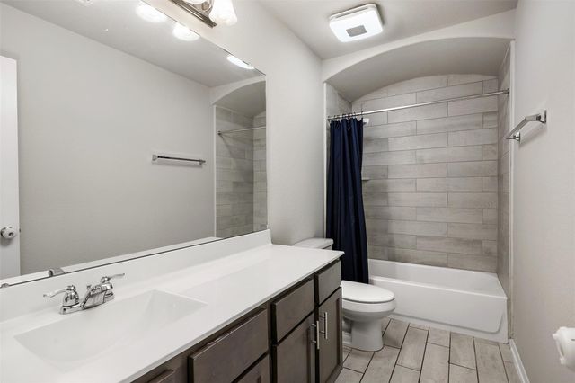 2214 Sand Lily Drive, Texas City, TX 77568