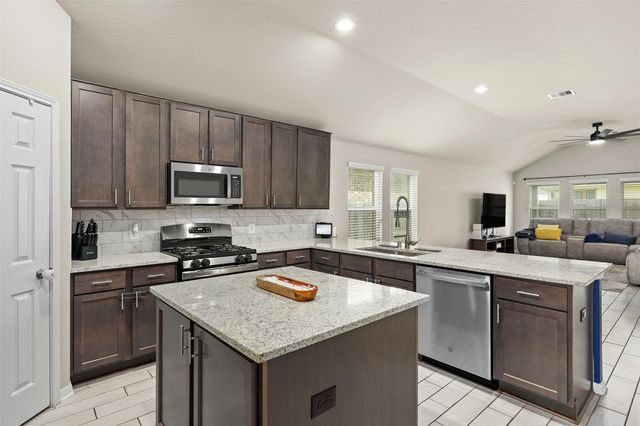 2214 Sand Lily Drive, Texas City, TX 77568