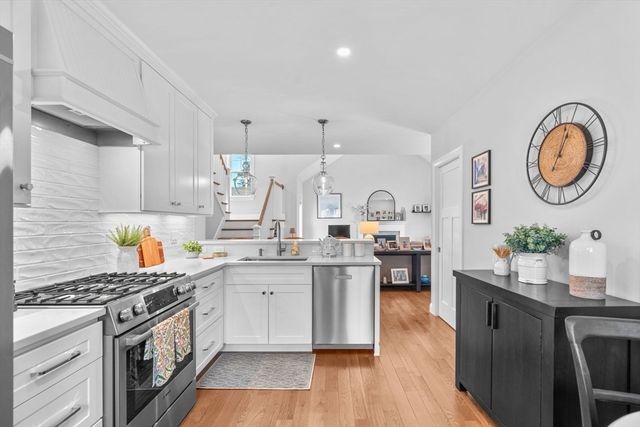 24 Cobblestone Circle, Mashpee, MA 02649