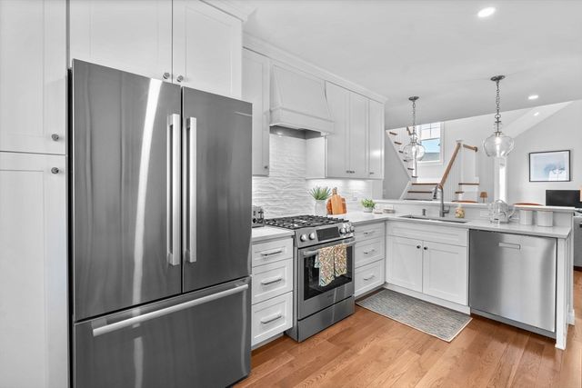 24 Cobblestone Circle, Mashpee, MA 02649