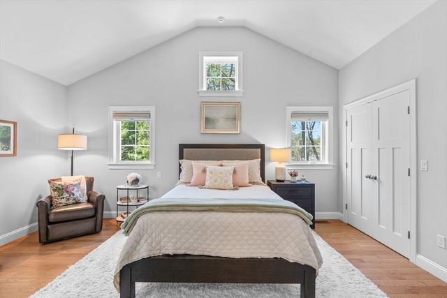 24 Cobblestone Circle, Mashpee, MA 02649