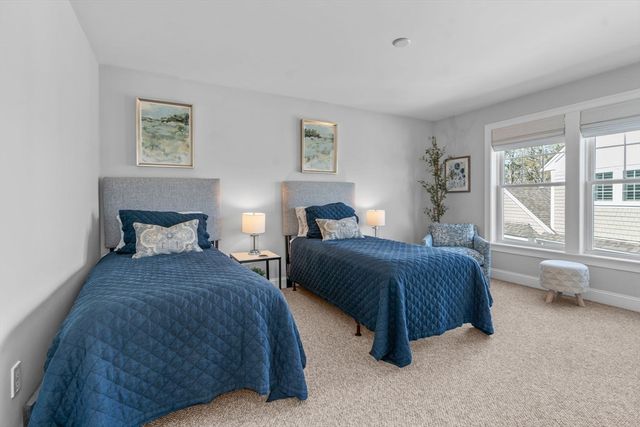 24 Cobblestone Circle, Mashpee, MA 02649