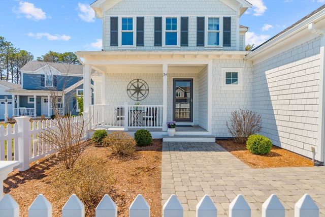 24 Cobblestone Circle, Mashpee, MA 02649