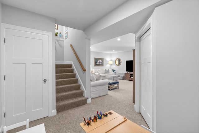 24 Cobblestone Circle, Mashpee, MA 02649