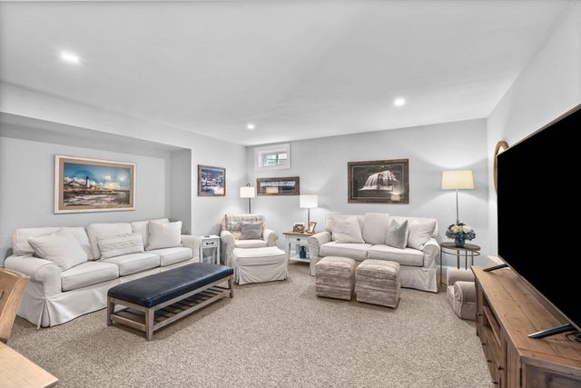 24 Cobblestone Circle, Mashpee, MA 02649