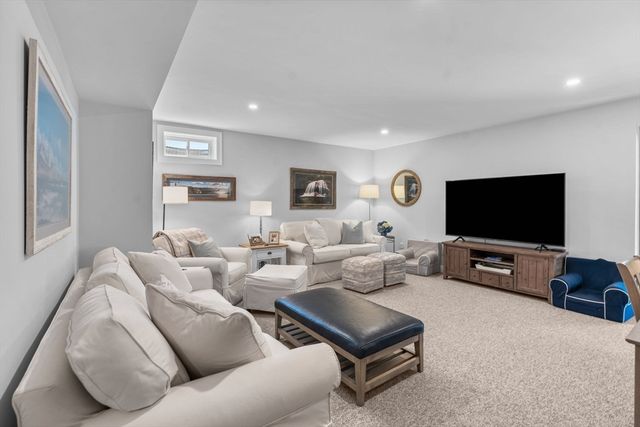 24 Cobblestone Circle, Mashpee, MA 02649