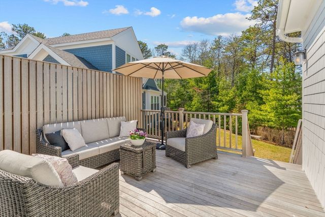 24 Cobblestone Circle, Mashpee, MA 02649