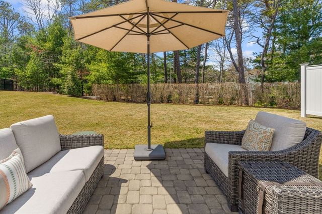 24 Cobblestone Circle, Mashpee, MA 02649