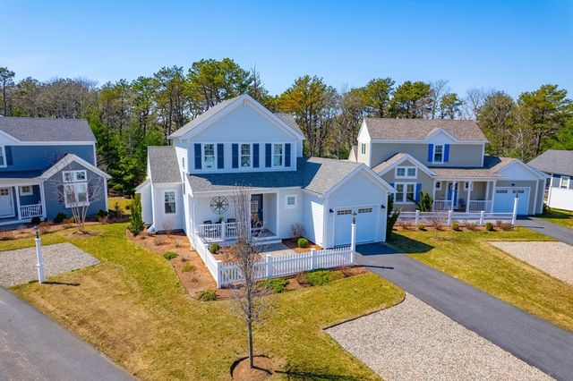 24 Cobblestone Circle, Mashpee, MA 02649