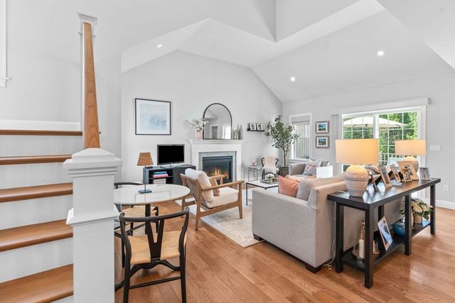 24 Cobblestone Circle, Mashpee, MA 02649