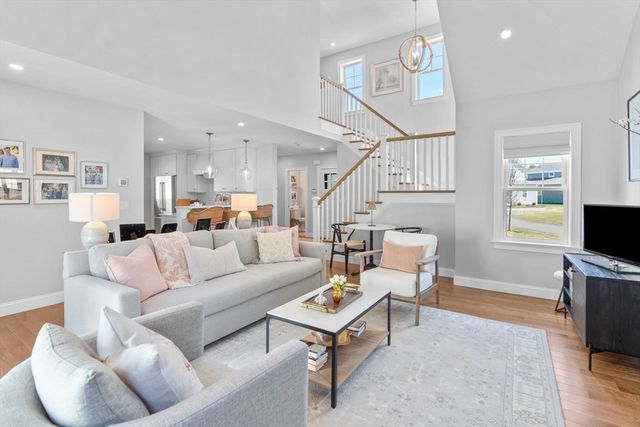 24 Cobblestone Circle, Mashpee, MA 02649