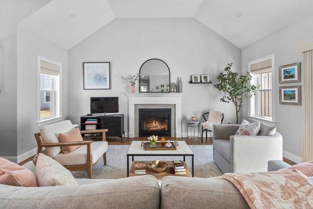 24 Cobblestone Circle, Mashpee, MA 02649