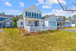 24 Cobblestone Circle, Mashpee, MA 02649