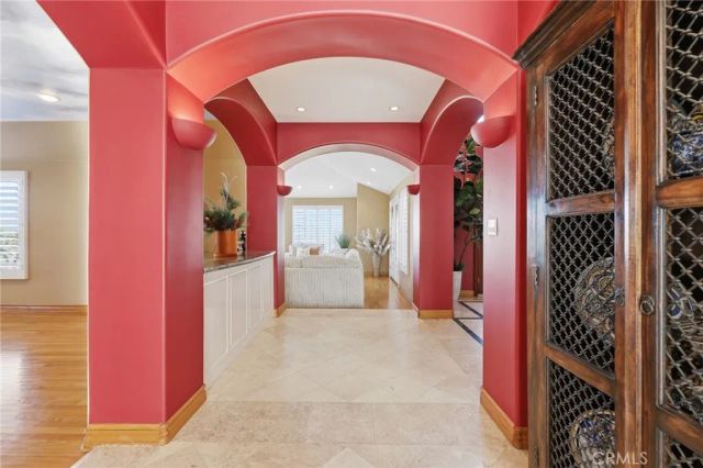 4177 S Cloverdale, Los Angeles, CA 90008