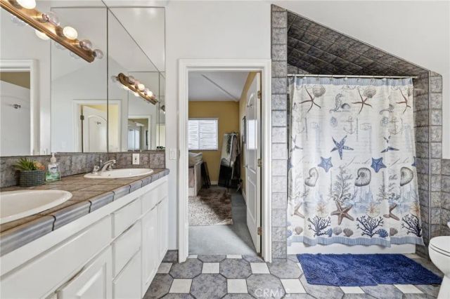 4177 S Cloverdale, Los Angeles, CA 90008