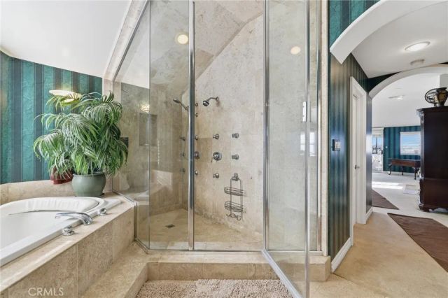 4177 S Cloverdale, Los Angeles, CA 90008