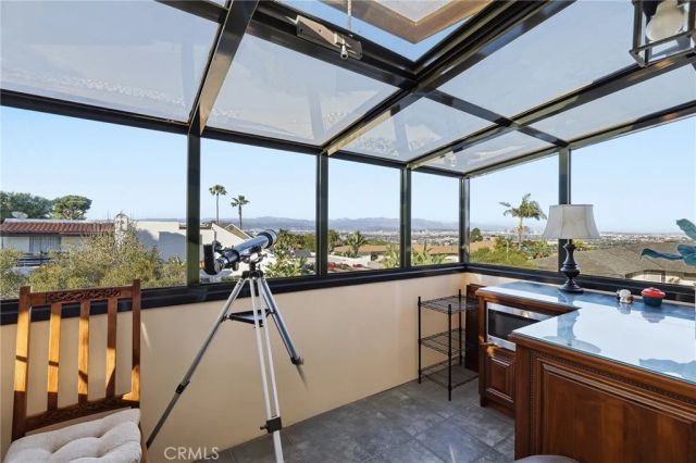 4177 S Cloverdale, Los Angeles, CA 90008