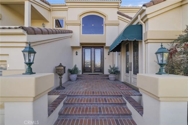 4177 S Cloverdale, Los Angeles, CA 90008