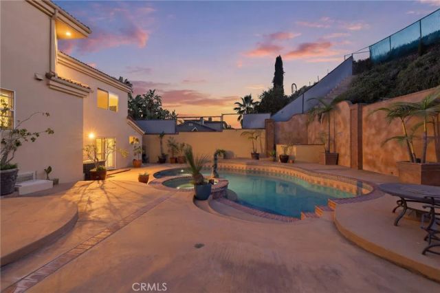 4177 S Cloverdale, Los Angeles, CA 90008