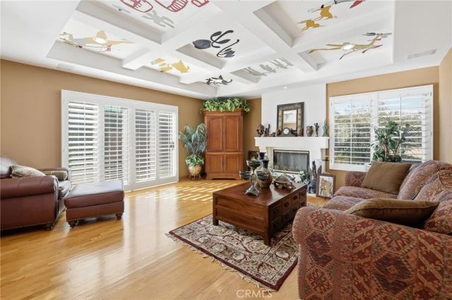 4177 S Cloverdale, Los Angeles, CA 90008