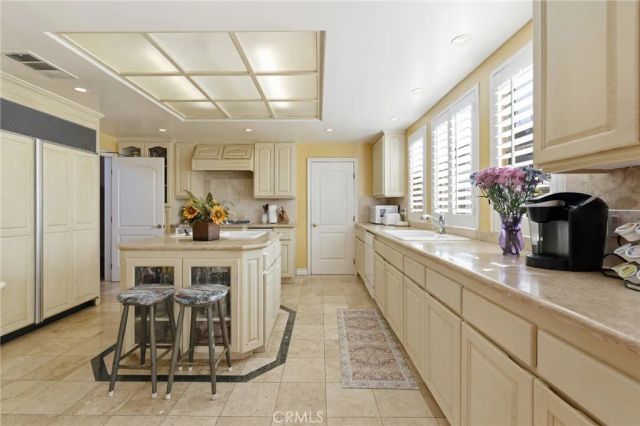 4177 S Cloverdale, Los Angeles, CA 90008