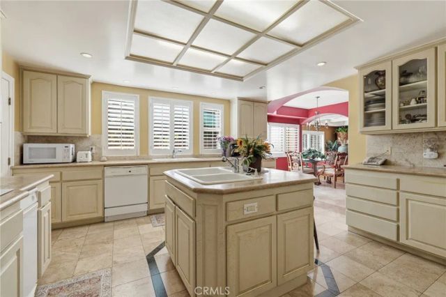 4177 S Cloverdale, Los Angeles, CA 90008