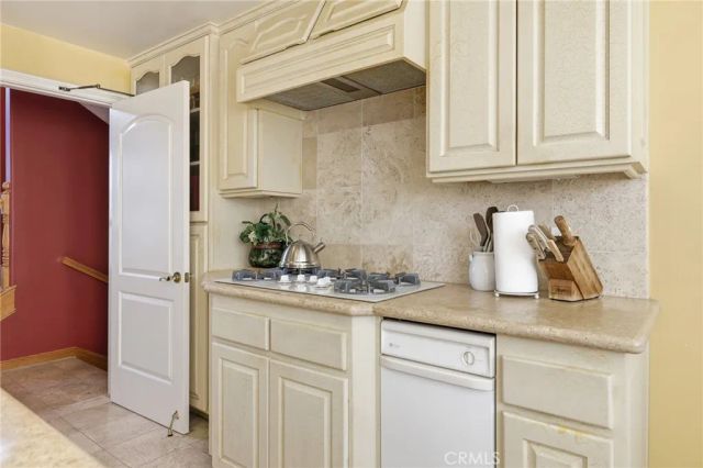 4177 S Cloverdale, Los Angeles, CA 90008