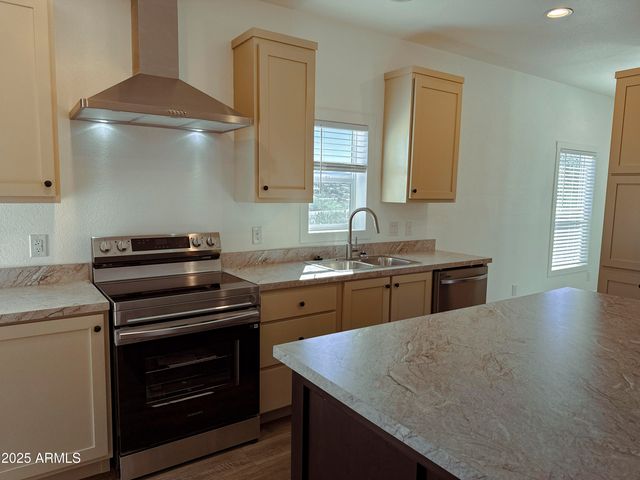 20821 E Cactus Wren Drive, Mayer, AZ 86333
