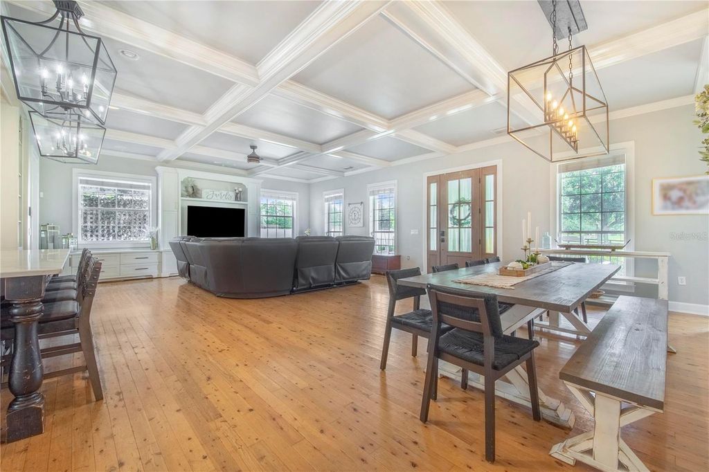 Image 11 of property listing at 6631 LAKE HATCHINEHA ROAD, Haines City, FL 33844