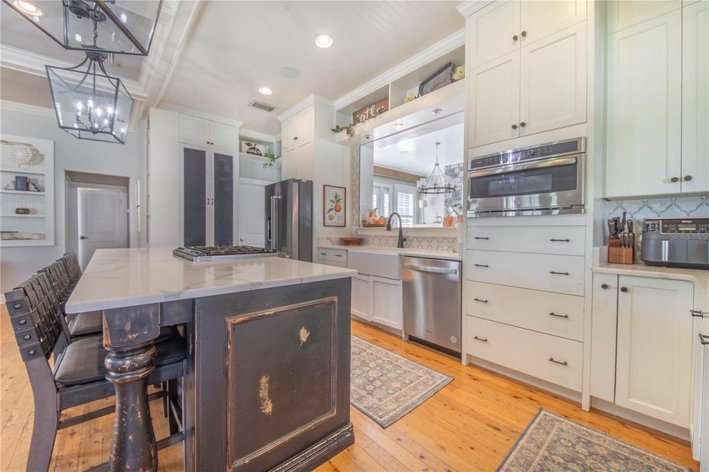 Image 17 of property listing at 6631 LAKE HATCHINEHA ROAD, Haines City, FL 33844