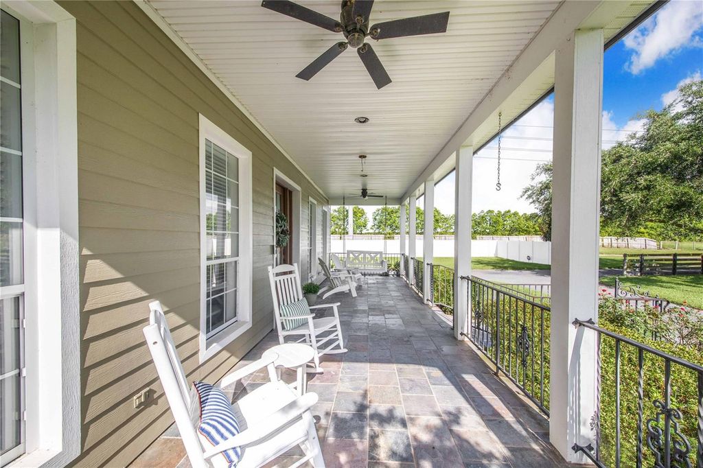 Image 5 of property listing at 6631 LAKE HATCHINEHA ROAD, Haines City, FL 33844