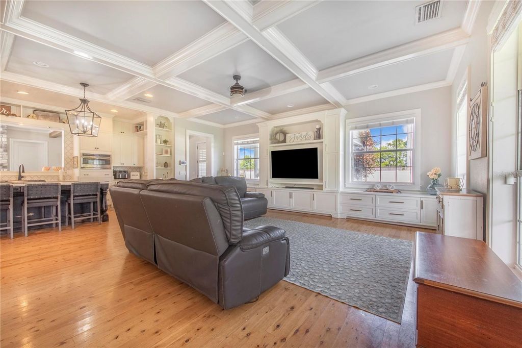 Image 10 of property listing at 6631 LAKE HATCHINEHA ROAD, Haines City, FL 33844