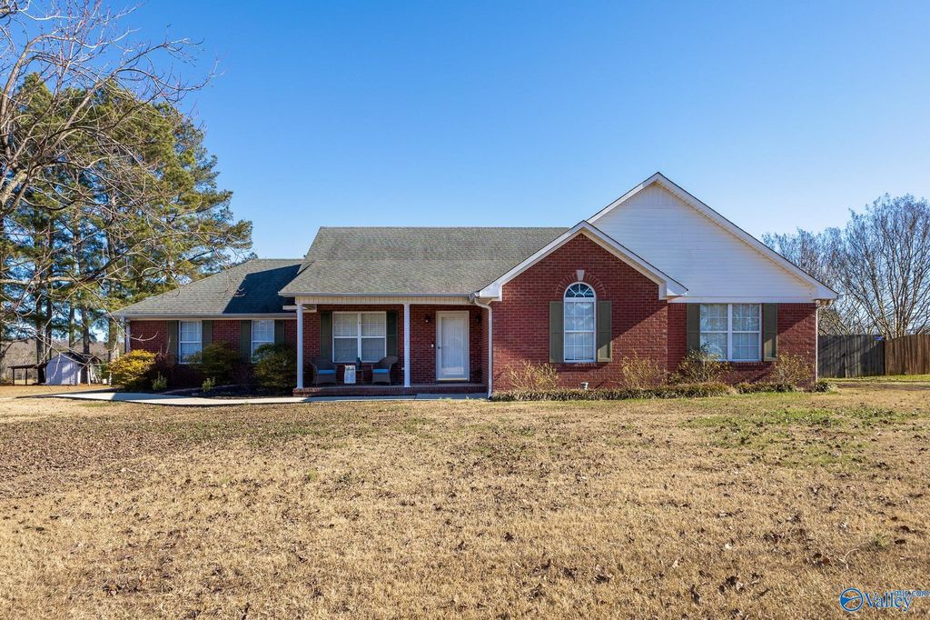 128 County Road 496, Trinity, AL 35673