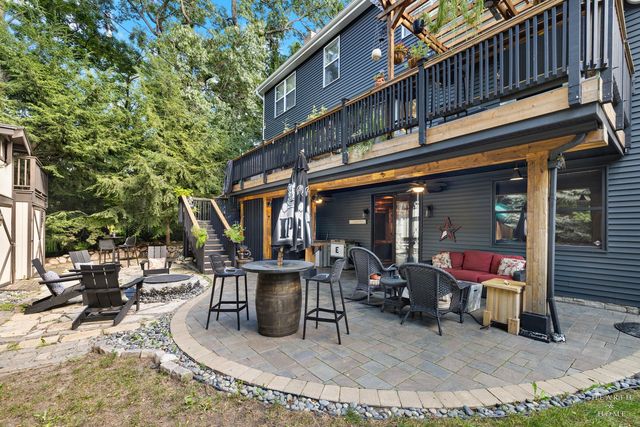 399 Asbury Avenue, Fox River Grove, IL 60021