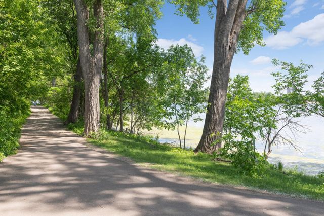 1633 Cedar Lake Parkway, Minneapolis, MN 55416