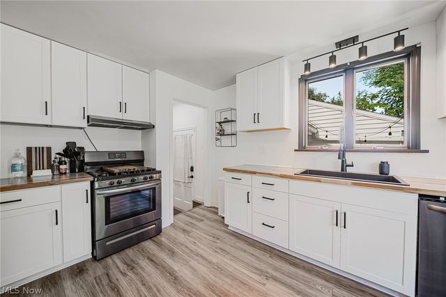 107 Cooper Foster Park Road, Amherst, OH 44001