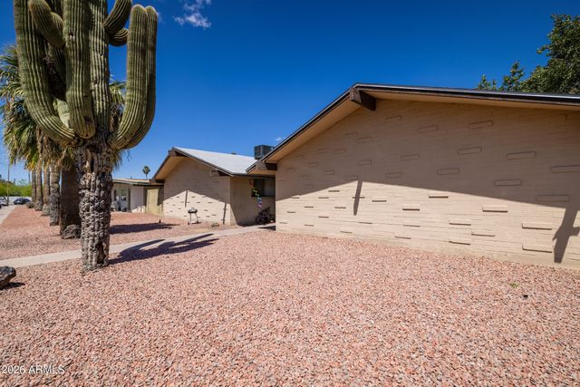 6702 E CHEERY LYNN Road, Scottsdale, AZ 85251
