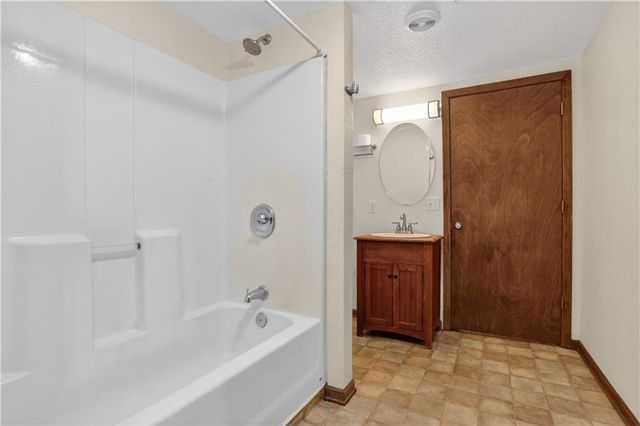 4404 Muncie Court, Leavenworth, KS 66048