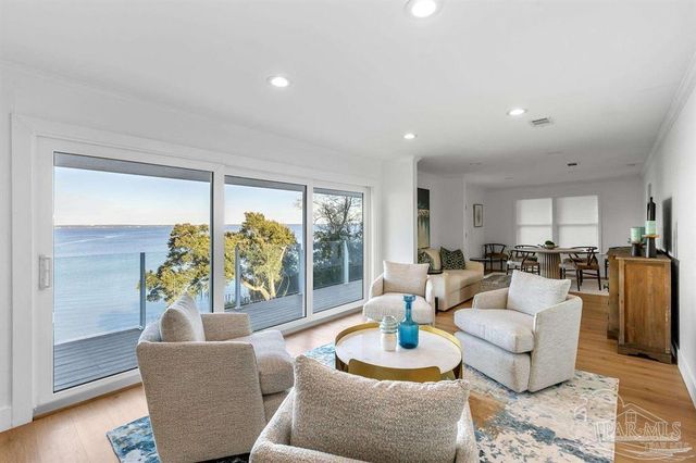 8844 Scenic Hwy, Pensacola, FL 32514