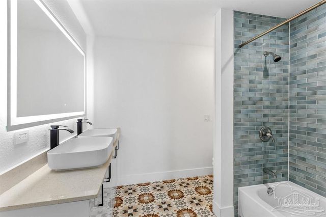 8844 Scenic Hwy, Pensacola, FL 32514