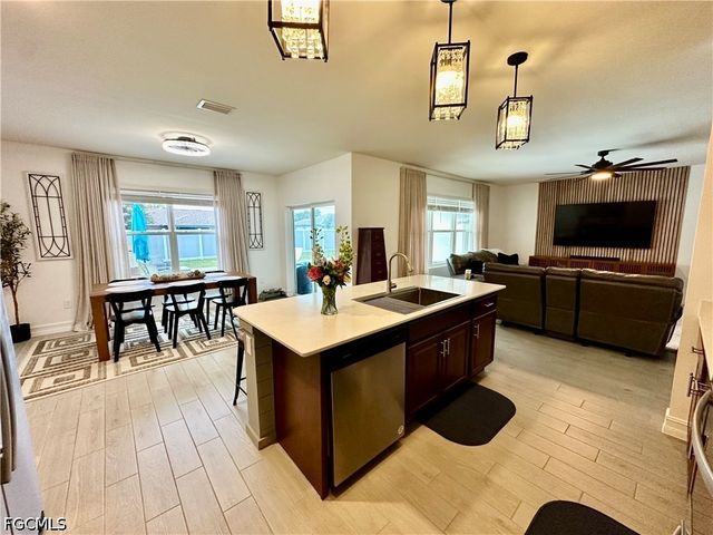 2218 SE 4th ST, Cape Coral, FL 33990