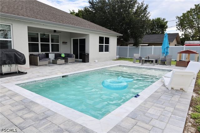 2218 SE 4th ST, Cape Coral, FL 33990